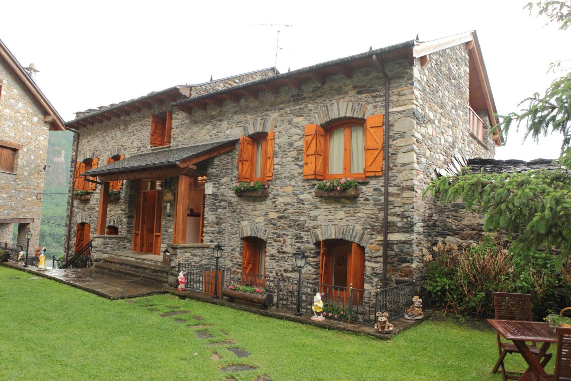 Apartamentos Alba Casa Alquesera Sahun Екстериор снимка